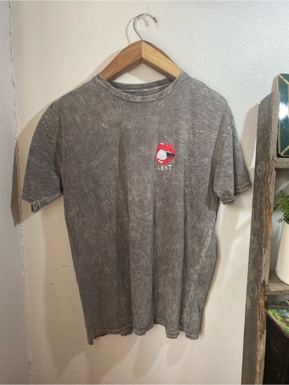 Lost Enterprises Acid Wash Lips on Ice Graphic T-Shirt  Y2K Surf Skate Size XL - Picture 2 of 7